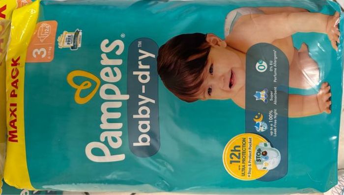 1 paquet de couches Pampers taille 3