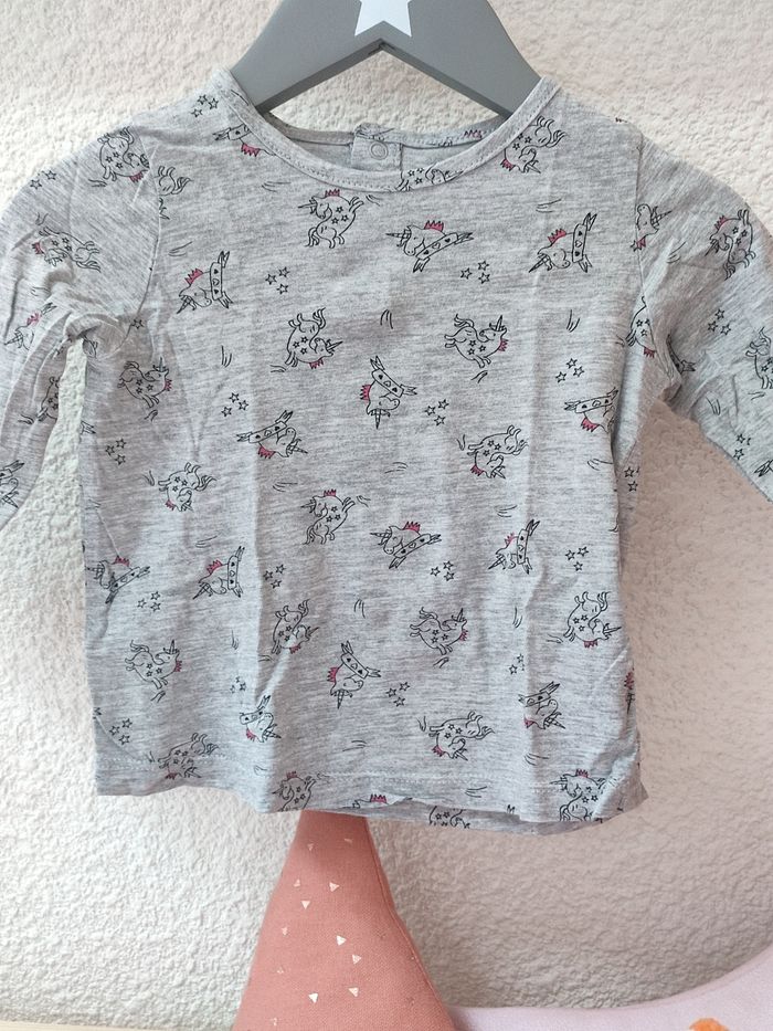 Tee-shirt manches longues - Motifs licorne - 12 mois - Très bon état - Pat & Ripaton - photo numéro 2