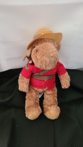 peluche 'élan de la Gendarmerie royale du Canada
