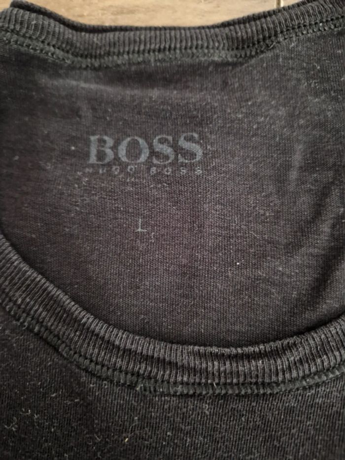 Tshirt hugo boss L - photo numéro 3