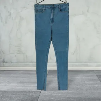 Jean femme T 42 PrettyLittleThing neuf avec étiquette