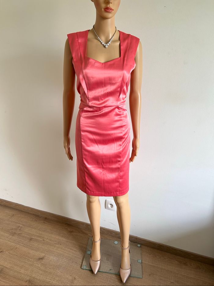 Robe rose corail satinée neuve sans manches Naf Naf taille 38 - photo numéro 3