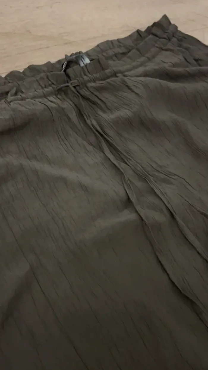 Pantalon kaki Zara taille M très bon état - photo numéro 2