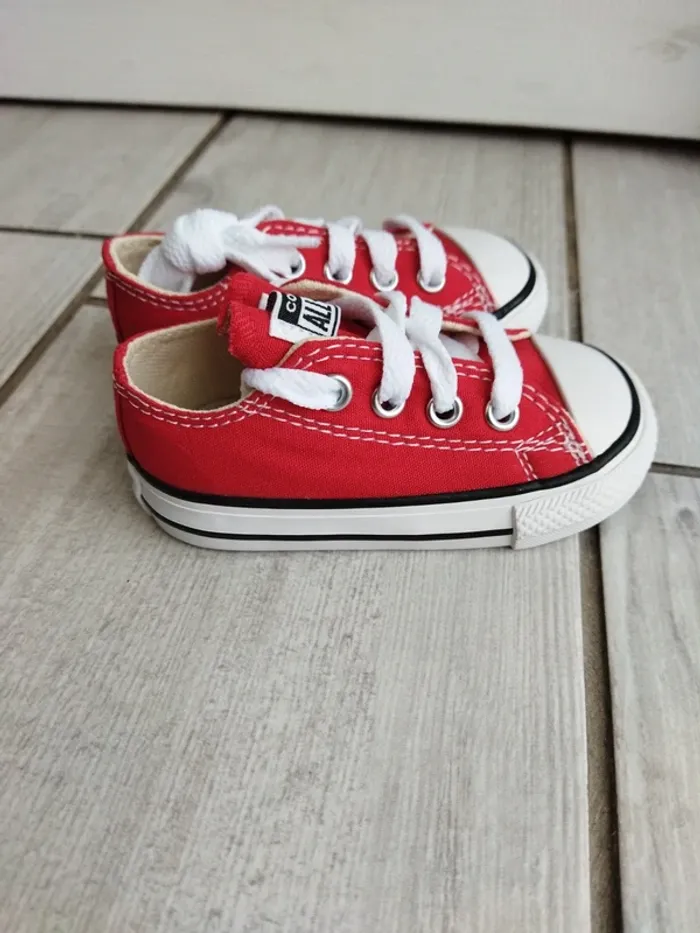 Baskets chaussures converse rouge pointure 20 neuves - photo numéro 2