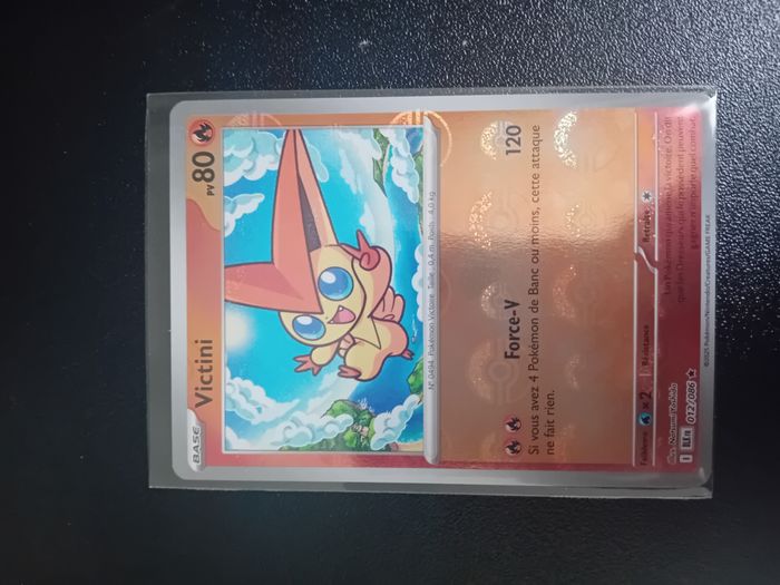 Lot de 3 belle carte pokemon victini 2 AR et une pokebal - photo numéro 3