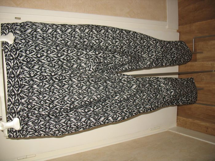 PANTALON FLUIDE NOIR ET BLANC "VIA28" - TAILLE 42 - n°05 - photo numéro 2