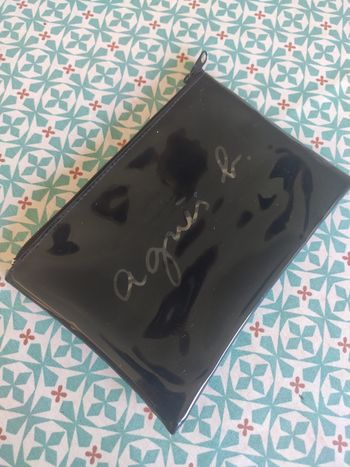 Agnès B pochette noir maquillage