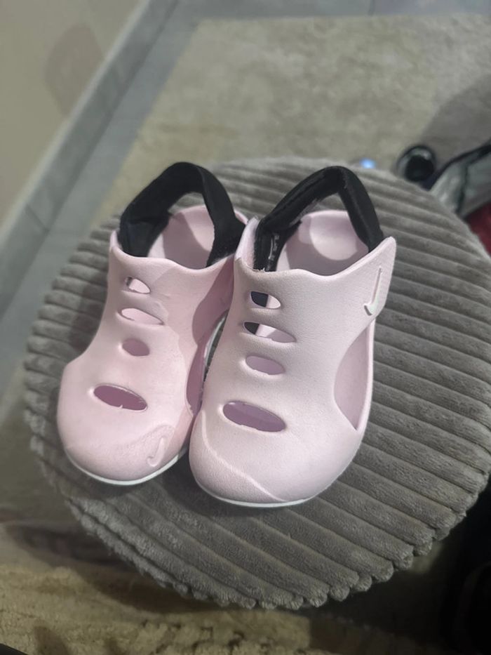 Sandale fille Nike authentique rose pointure 25