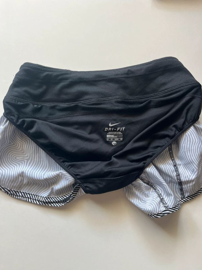 Mini short de sport Nike XS femme - photo numéro 5