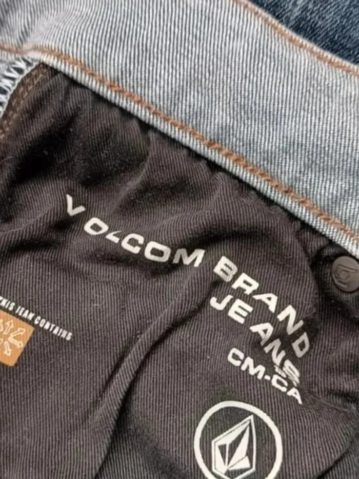 Jean Volcom ,coupe straight ,taille mi-haute ,texture stretch - photo numéro 9