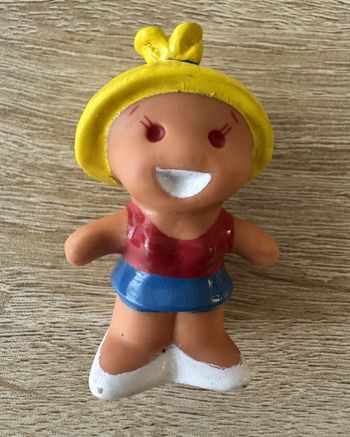 Figurine petite fille et sa couette pour l'arbre magique vintage de Vulli