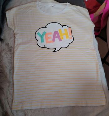 Très beau tee shirt écriture" Yeah" 100% coton neuf