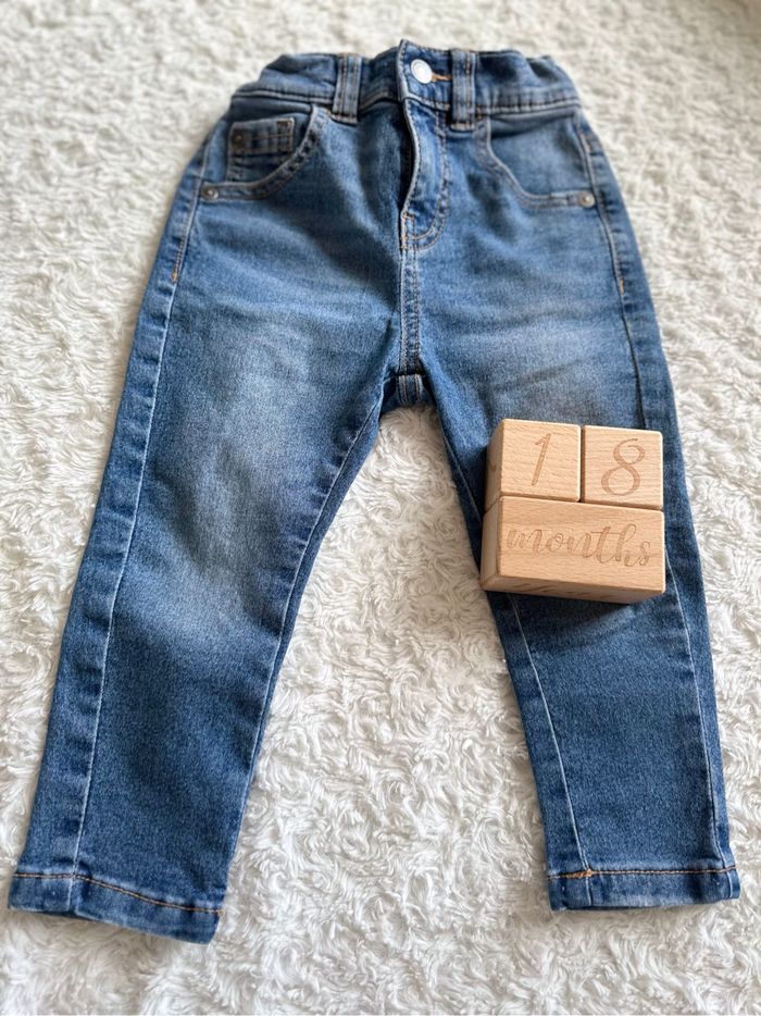 Jean bleu fonce 18/24 mois