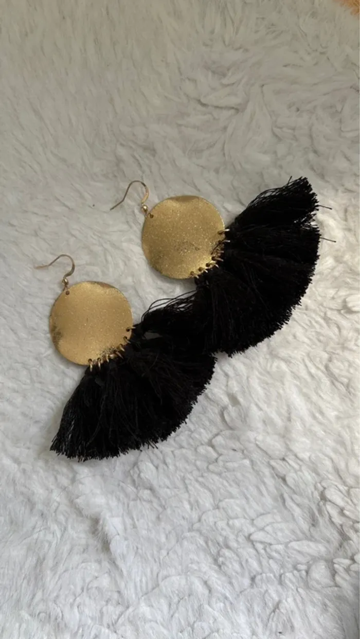 Boucles d’oreilles pendantes or et noires