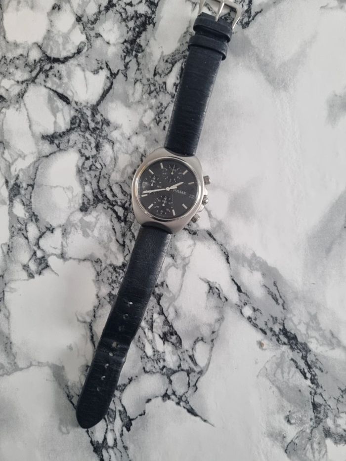 Montre en cuir et metal argenté Pulsar