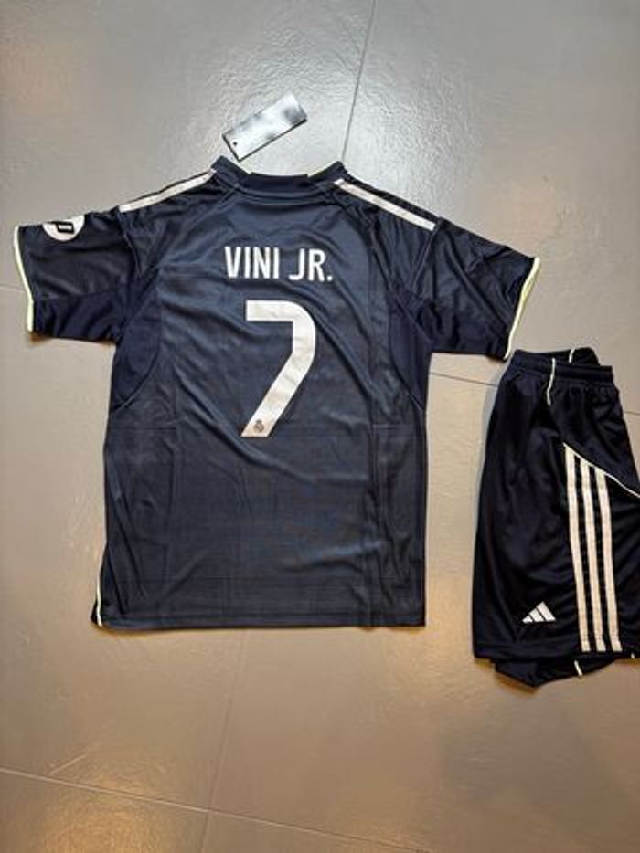 Ensemble Real Madrid Vinícius - photo numéro 4