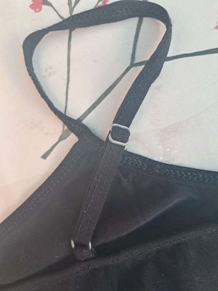 Joli debardeur noir, légèrement froncé devant, bretelles réglables - T36-38 - H&M - photo numéro 4
