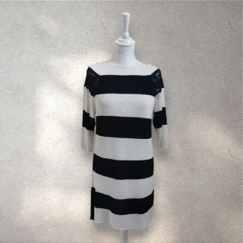 Robe pull manches trois-quarts avec dentelle et rayures taille S