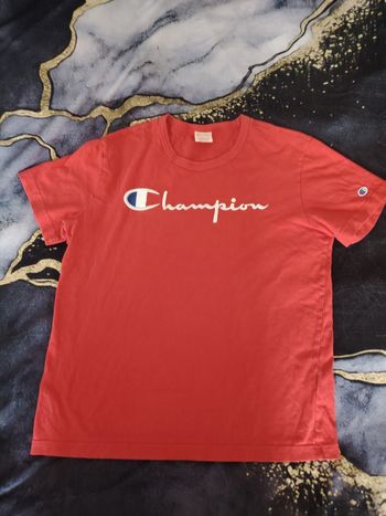 T-shirt Champion Rouge – Logo Script – Taille M (Très bon état)