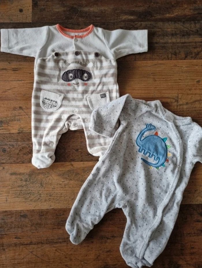 2 pyjamas 1mois