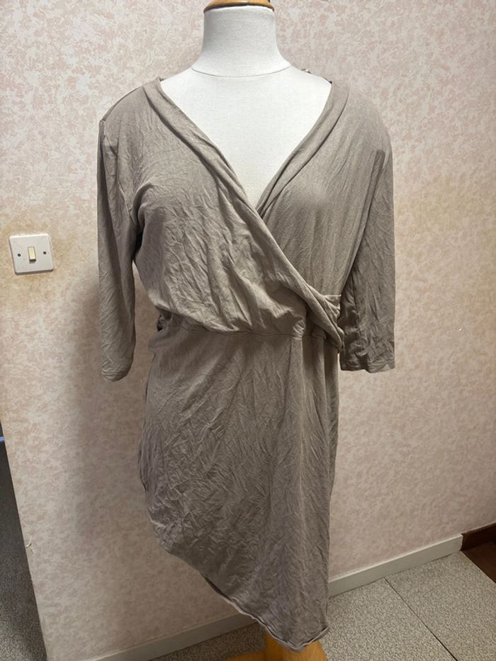 Robe style suédine taille 46 marque grandiose