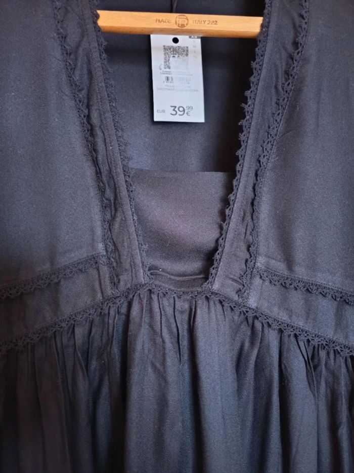 robe noire. Plissée devant marque camaïeu. Taille xs. - photo numéro 2