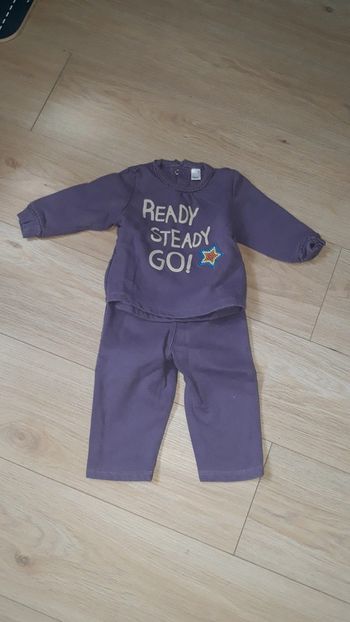 Jogging 2 pièces taille 12 mois