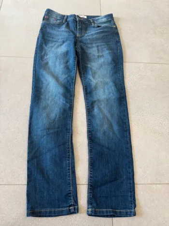 Jean John Baner, taille 40, très bon état 42*105cm