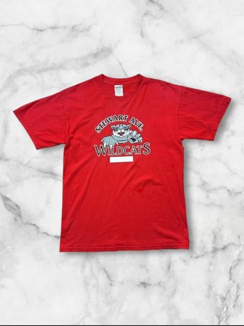 T-shirt Vintage Stewart Ave. Wildcats Mascotte Rouge – Gildan Taille M