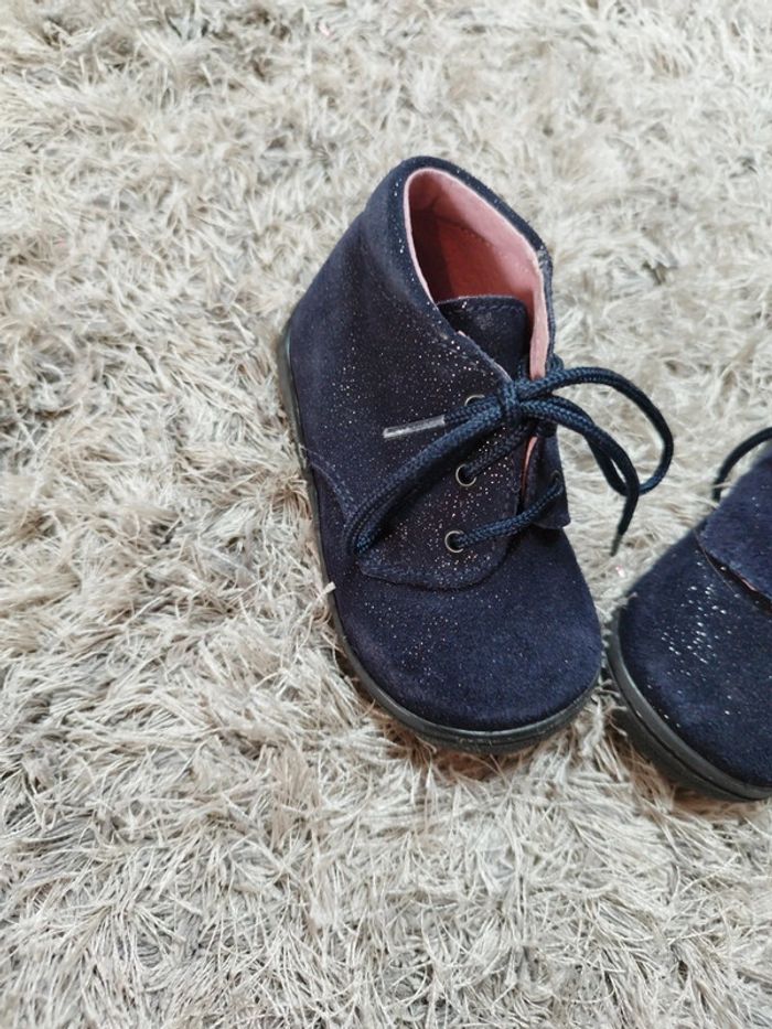 Superbe basket de marche bébé fille fashion privé taille 19 - photo numéro 2