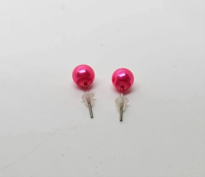 Paire de boucles d'oreilles.
Neuve. - photo numéro 2