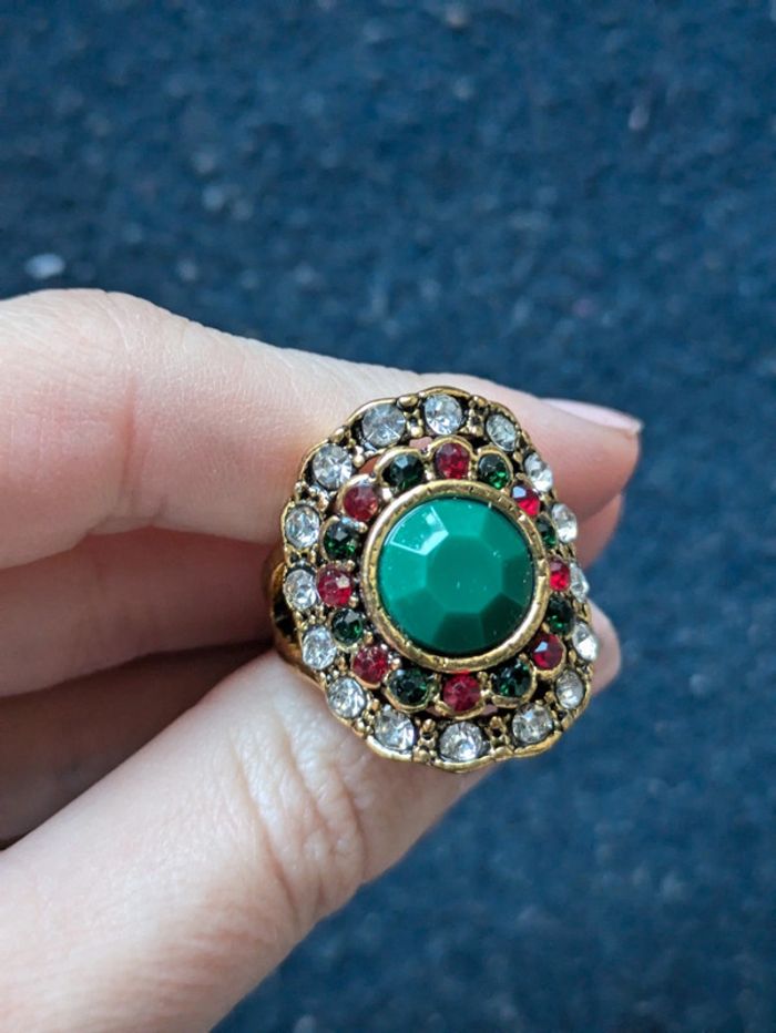 Bague fantaisie avec des strass - photo numéro 2