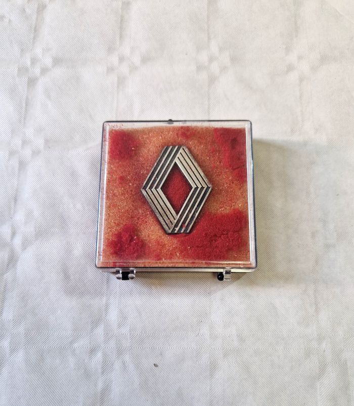 Ancien Pin's , Logo Renault