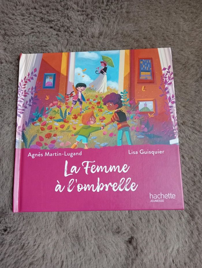 Livre Hachette La femme à l'ombrelle - photo numéro 1
