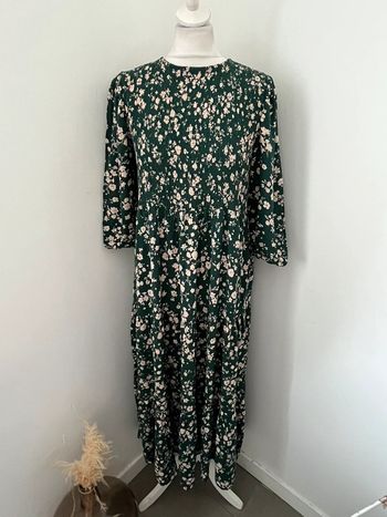 Robe longue verte à fleurs pull and bear M