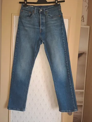 Jean femme droit Levi's 501 W26 L28 soit XS acheté neuf magasin porté 1 fois comme neuf