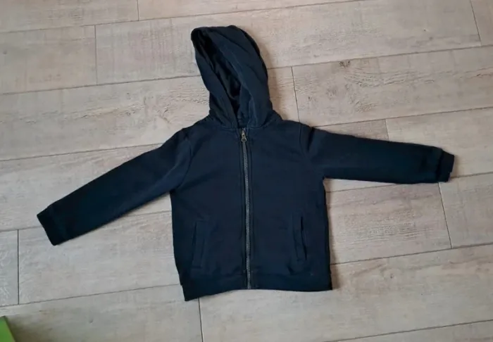 Veste à capuche zippée