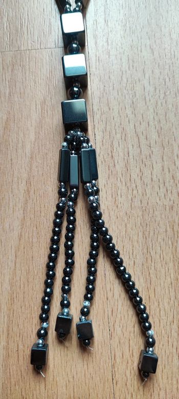 Sautoir noir brillant