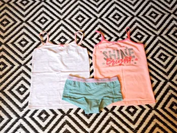 Lot de 2 maillots de corps en parfait état