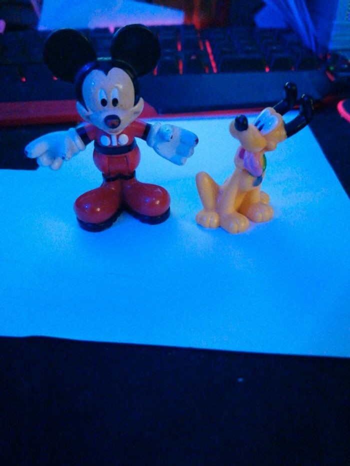 Figurine mickey et plutot