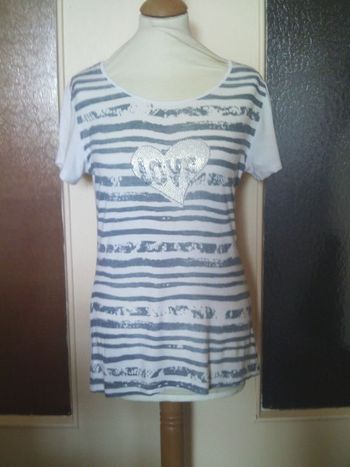 Tee shirt manche courte coeur avec strass taille 38