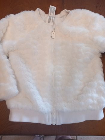 Gilet zippé taille 86 cm.