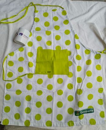 Mug et tablier neufs