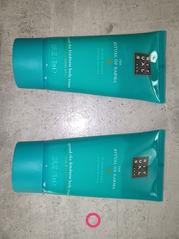 Lot 4 crèmes pour le corps  + 1 crème main