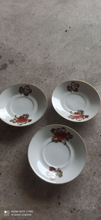 Lot de 3 assiettes dessous de tasse