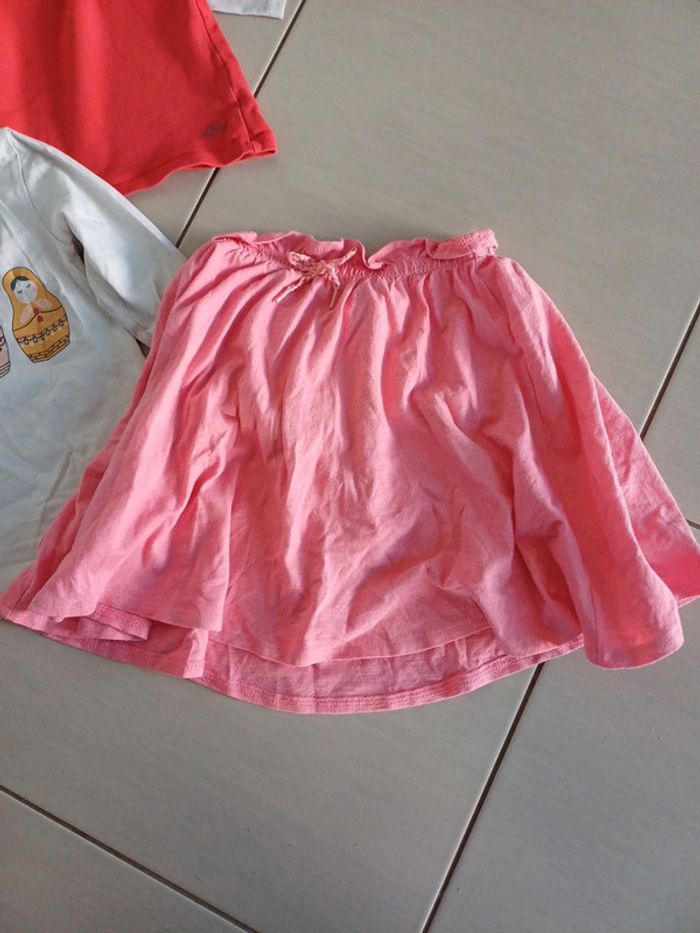 Lot vêtements 6 ans et pantalon 5 ans - photo numéro 2