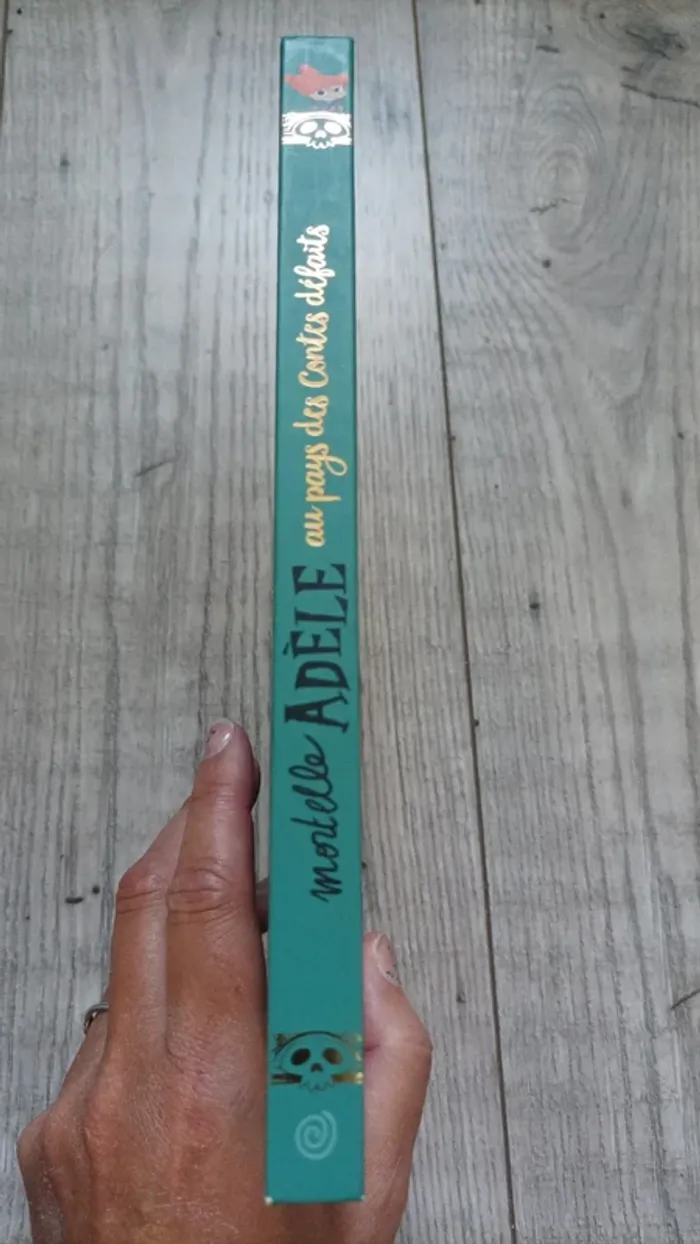 Magnifique livre "mortelle Adèle au pays des contes defaits" neuf - photo numéro 2