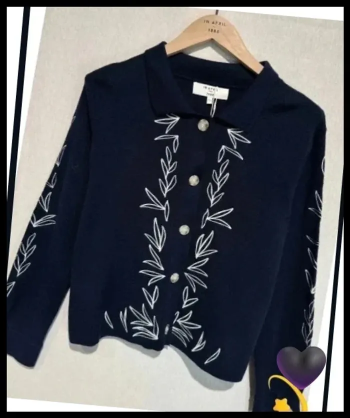 AccueilFemmesVêtementsSweats et sweats à capucheCardigansIn April 1986 Cardigans Dressing du me