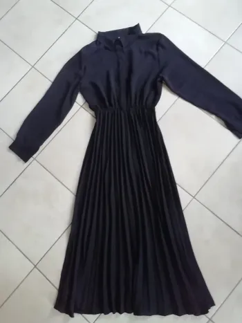 Robe plissée New Collection Taille M état quasi neuve !!