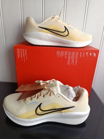 Nike Downshifter 13 
Authentique